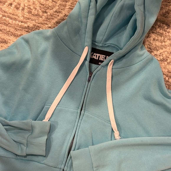 Katie J cropped baby blue sweatshirt size medium - Picture 2 of 5